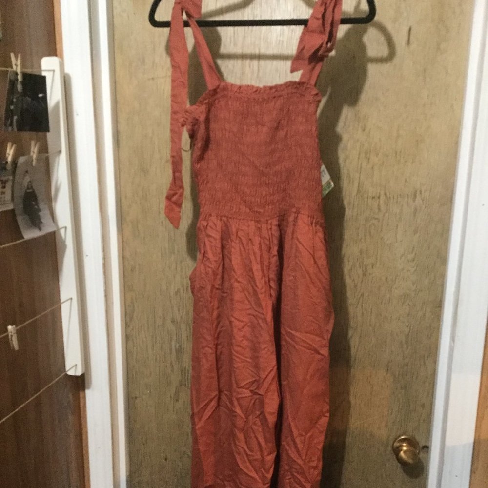 NWT DD77 jumpsuit, beautiful color size small with pockets Sheered top size XS